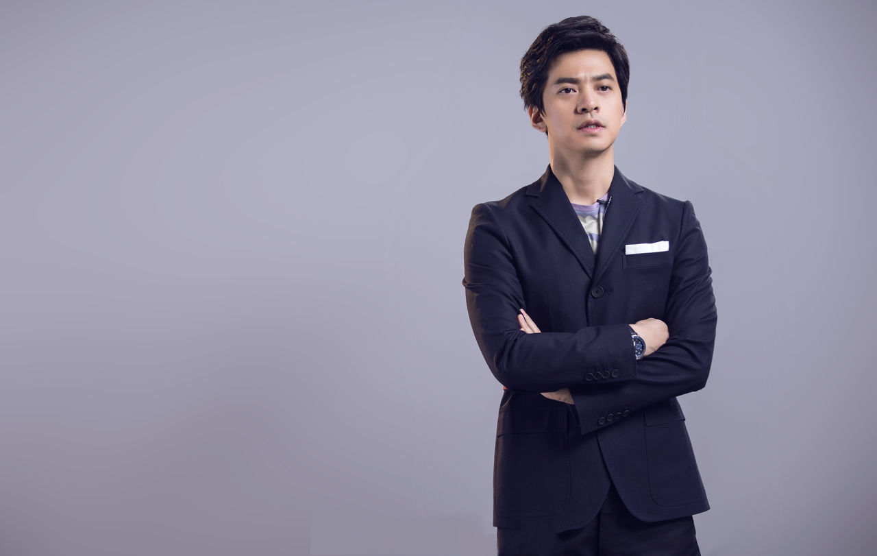  p>李健,1974年9月23日出生于黑龙江省哈尔滨市,中国内地流行乐男歌手