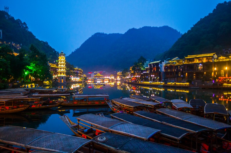  p>凤凰古城景点,是 a target="_blank" href="/item/国家历史文化