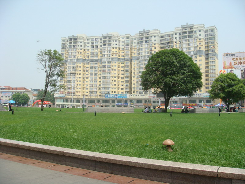 data-lemmaid="163646">孝感 /a>市人民广场是孝感最大的 a target="