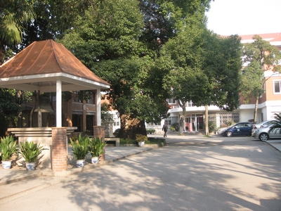  p>苏州市第五中学是一所在苏州市区学校中办学史最长的普通中等学校.