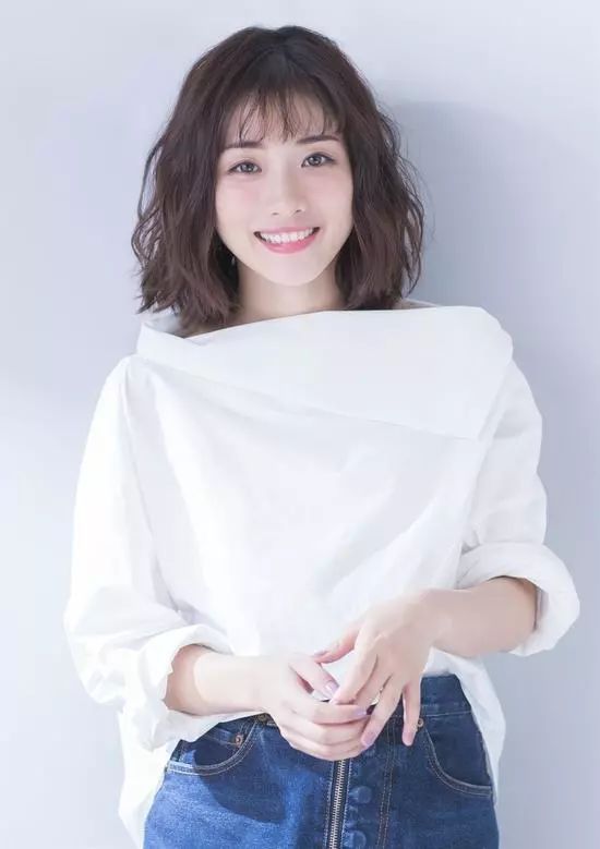  p>石原里美,1986年12月24日出生于日本东京都,日本女演员,主持人.