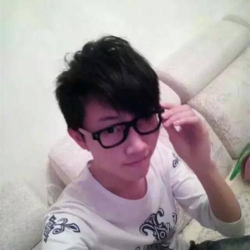  p data-id="gn5trnvg2d">《敬天的酒》是mc小少焱演唱的歌曲,由mc小