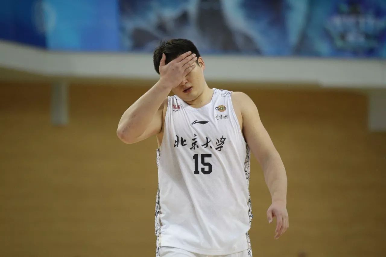 万圣伟