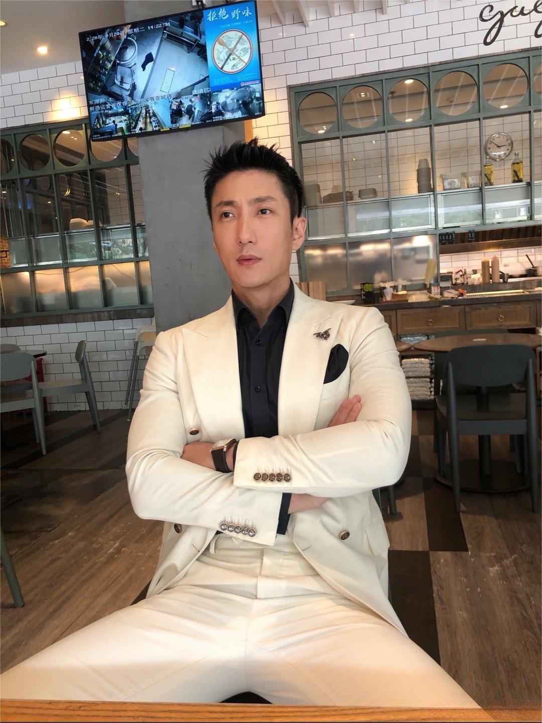  p data-id="gnwpbwgym2">徐丁,中国内地影视剧男演员,模特,主持人;曾