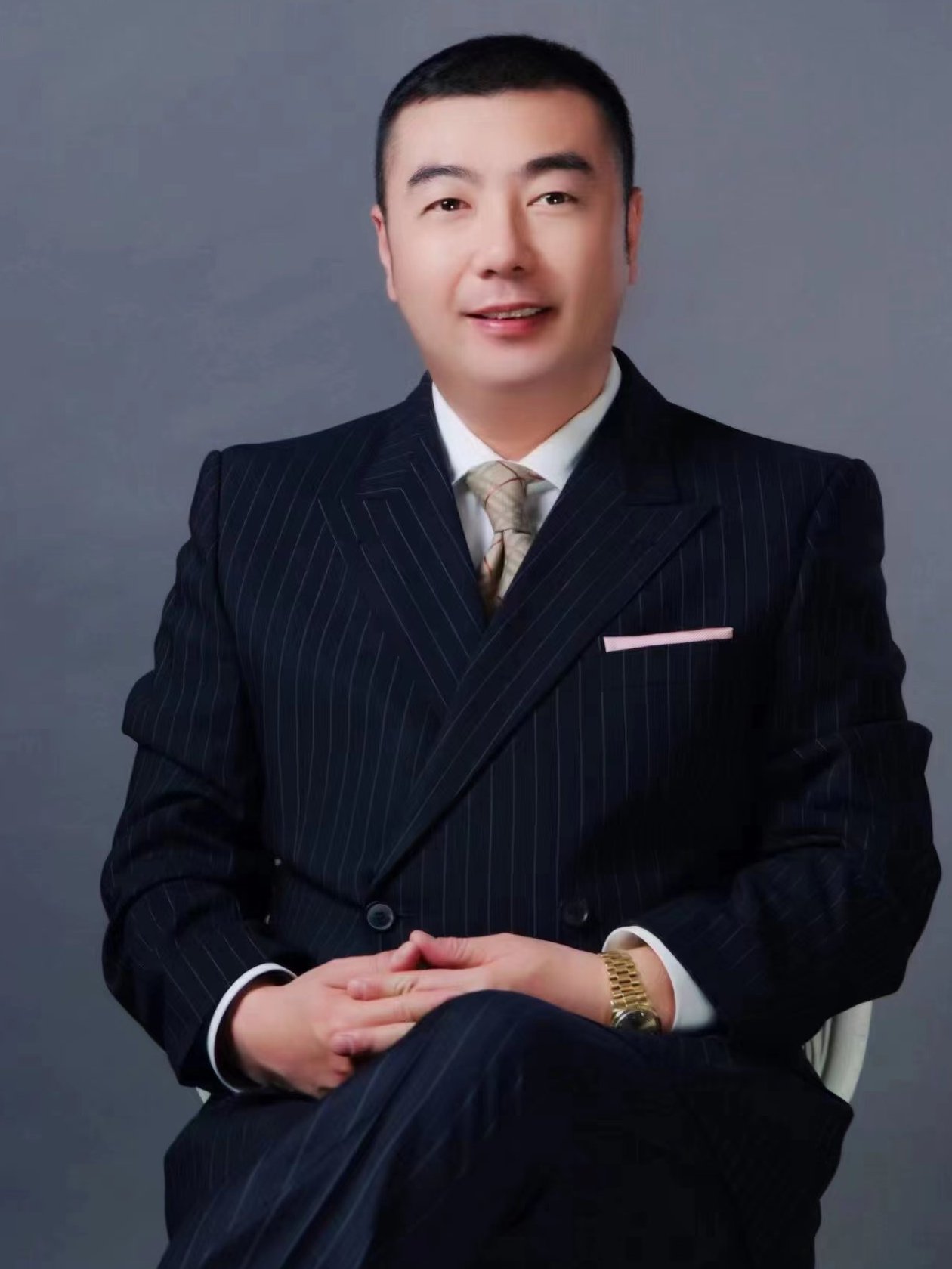  p data-id="gnx01f2160">潘兴东,字东初,金泽国际控股集团董事长 