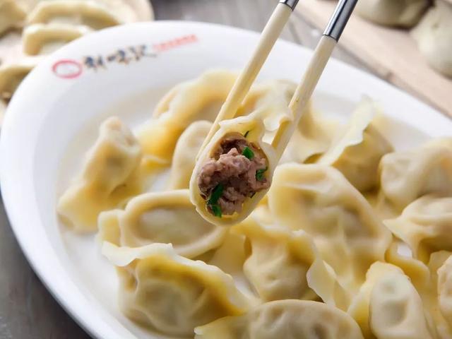 洋葱牛肉饺子馅怎么调好吃_牛肉啥馅饺子好吃_如何调牛肉芹菜馅饺子