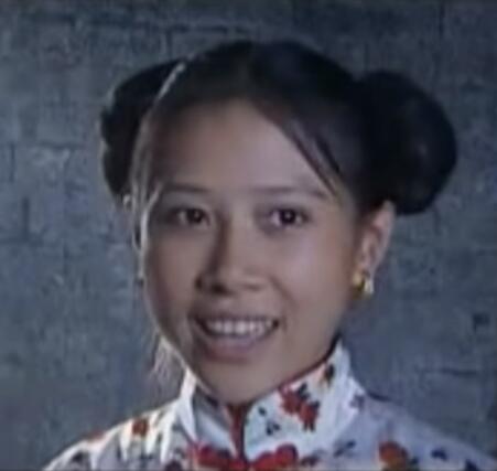  p>秋千,电视剧《 a target="_blank" href="/item/围屋里的女人