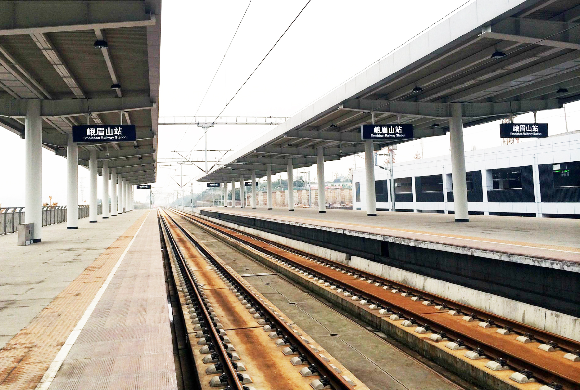  p>峨眉山站(emeishan railway station),位于中国四川省峨眉山市(由 