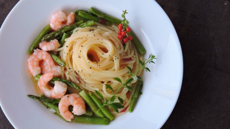 芦笋鲜虾炸酱面