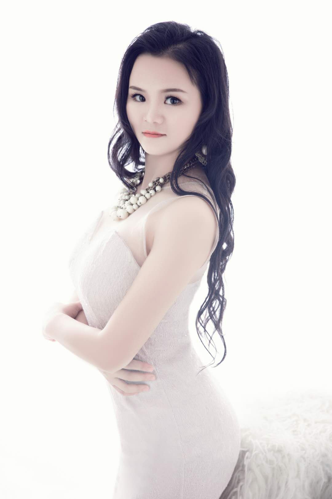  p data-id="gnfdoaqnjb">徐灵儿,女,汉族,青年