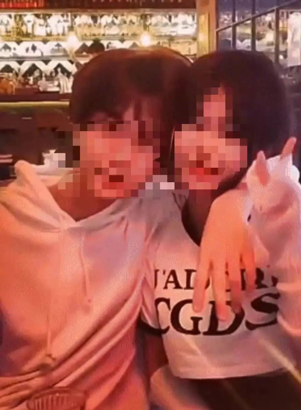 张亮儿子 早恋 上热搜 14岁能不能谈恋爱 百科ta说