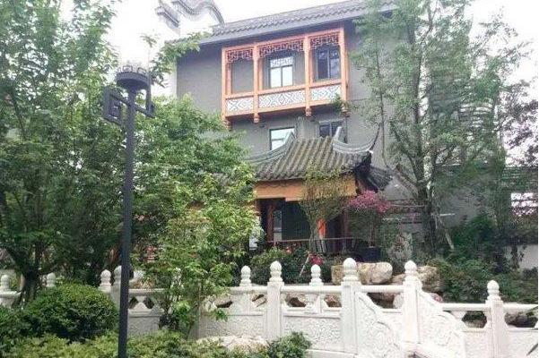  p>芙蓉古城紫薇园一期位于成都市温江芙蓉古城,共计房屋196户. /p>