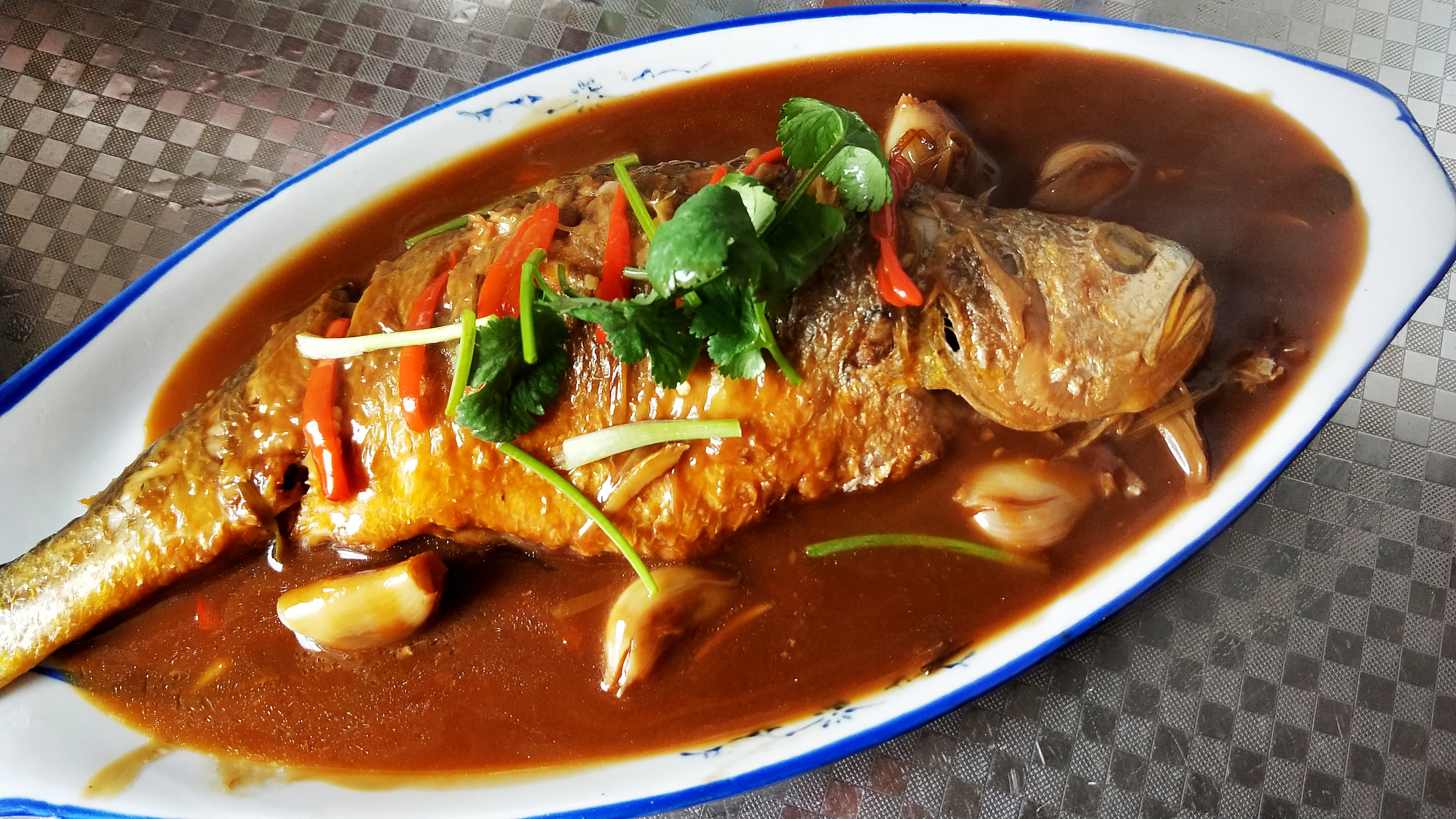 蒜烧小黄鱼是哪个地方的菜(蒜烧小黄鱼是哪个地方的菜品)