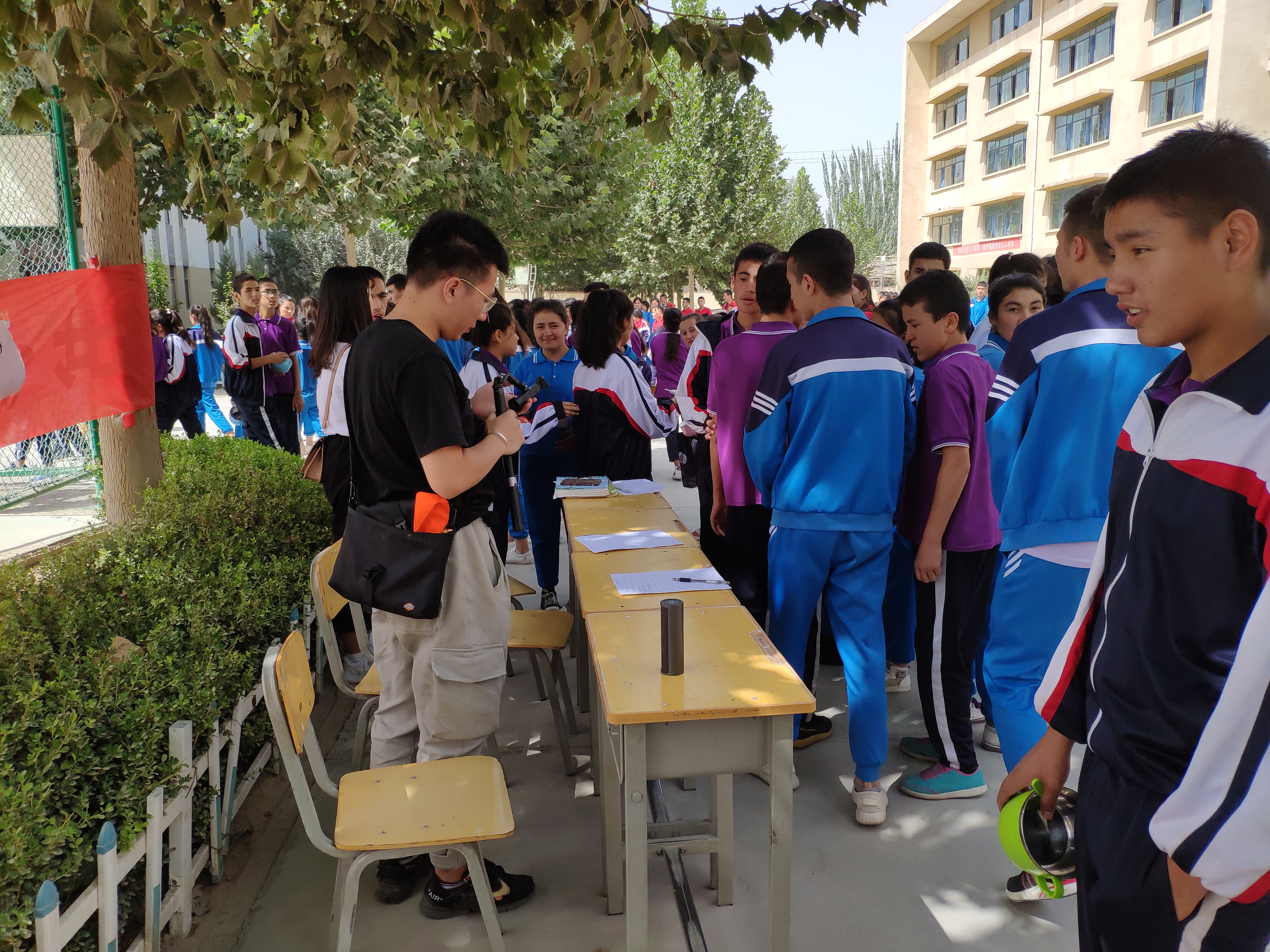 在新疆维吾尔自治区和田县,墨玉县,四川省雷波县和四川省雅安市石棉县