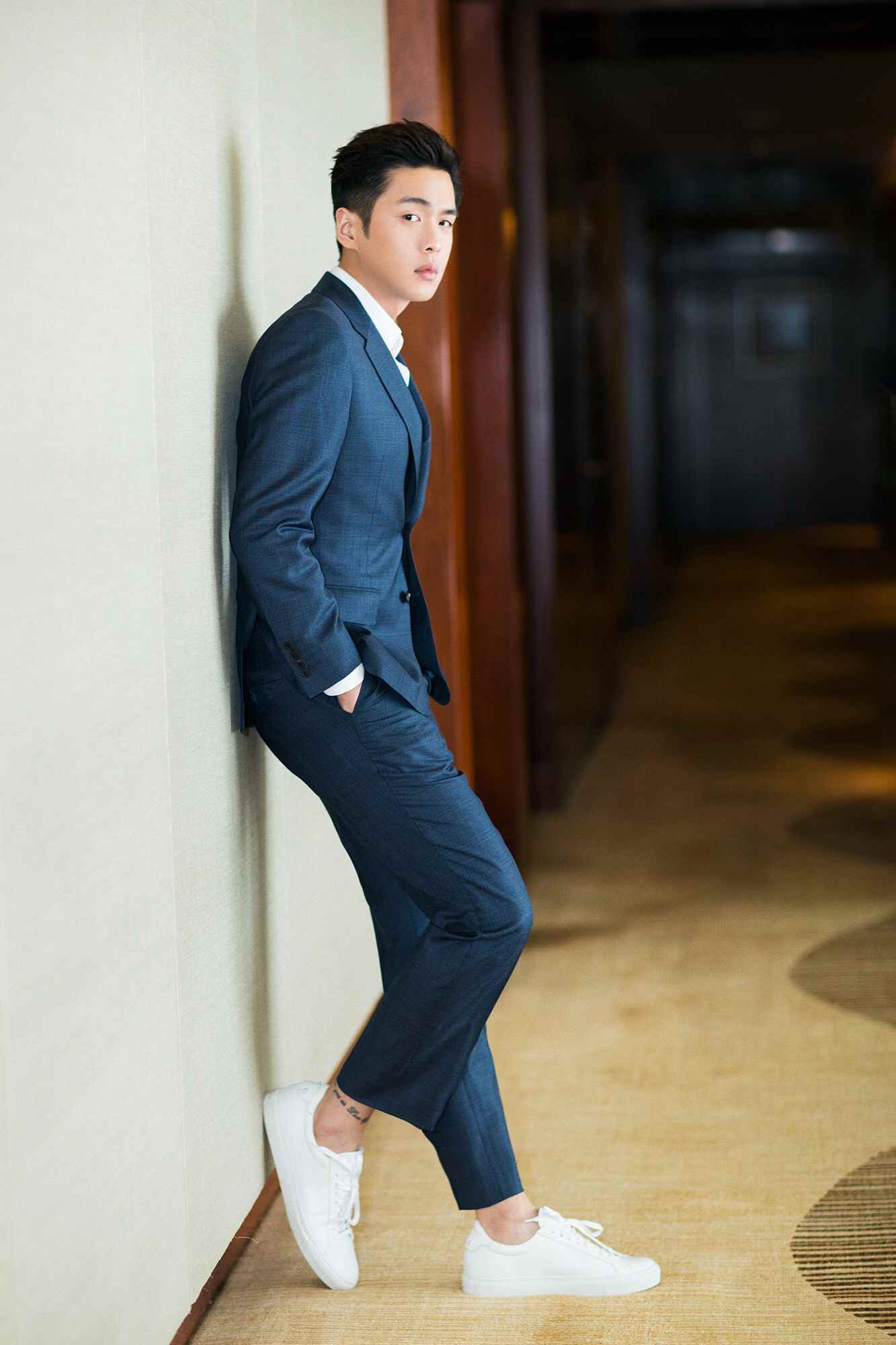  p>张若昀,1988年8月24日出生于北京市,中国内地男演员,毕业于 a