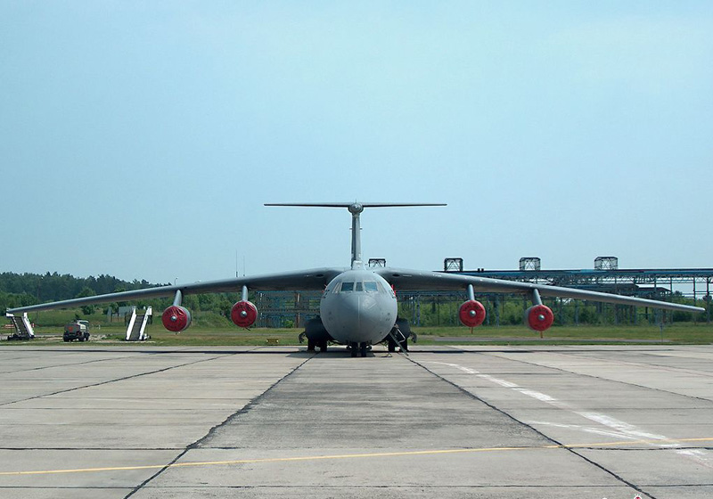  p>c-141运输机(英文:c-141,绰号:starlifter,译文:运输星,通称