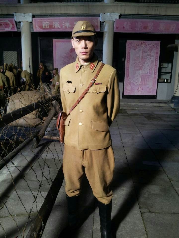  p>何盛东,现用名何沛东.重庆人,中国内地青年演员.