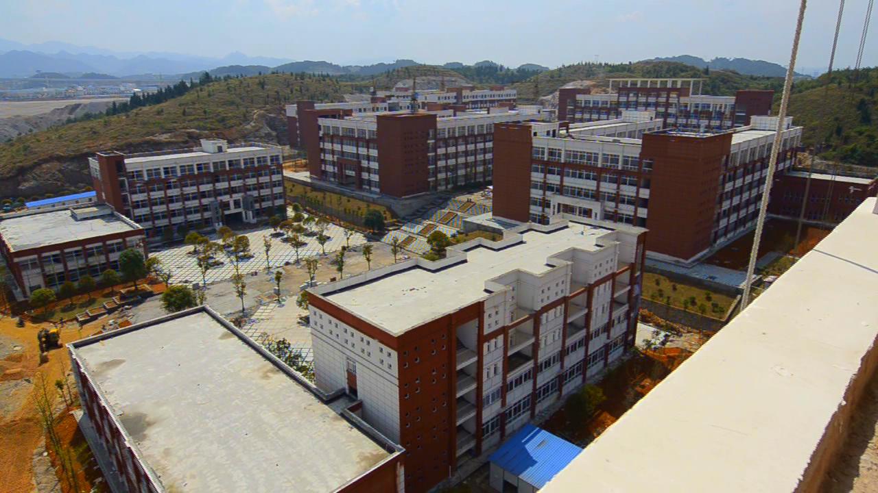  p>松桃苗族自治县中等职业学校创建于1958年,简称松桃职校,是松桃县