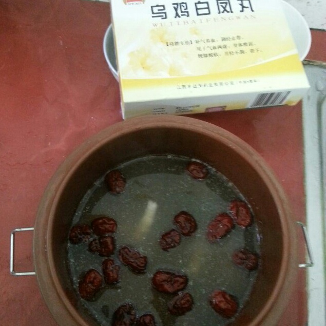 乌鸡白凤丸炖鸡脚