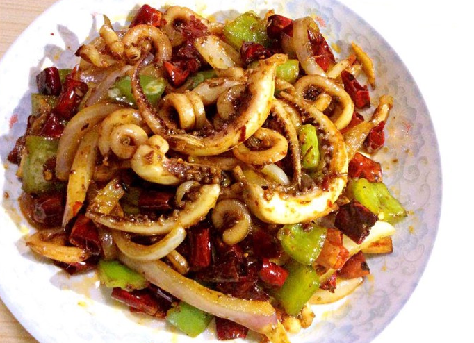  p>大连火爆鱿鱼为小吃类,是中国著名的地方风味小吃,起源于鱿鱼产地