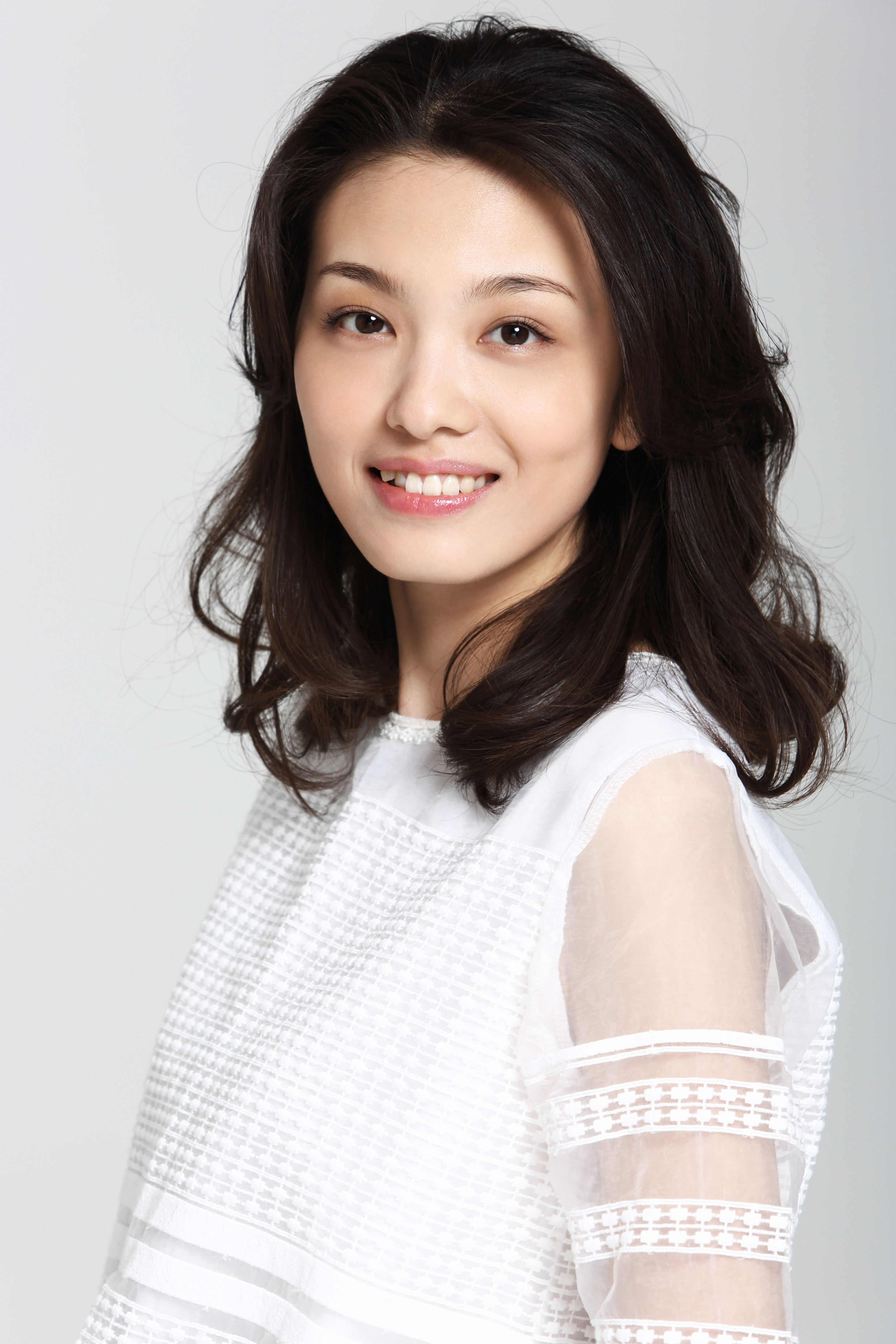  p>张杨智子,出生于新疆乌鲁木齐,中国内地女演员