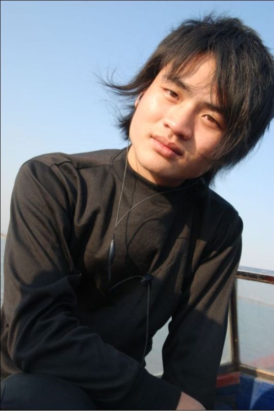 艺名:dj熊波,3月6日生于湖南郴州,毕业于郴州新华学校,中国内地男歌手