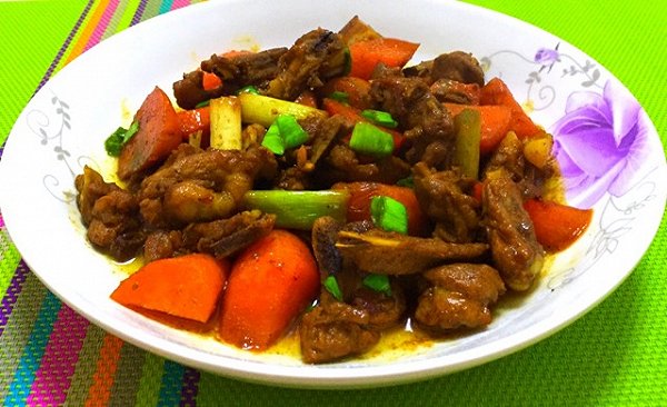 胡萝卜烧鸭块