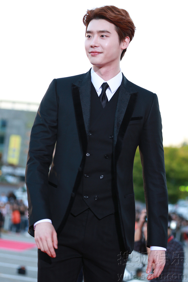 cd68im">李钟硕(         ,lee jong suk),1989年9月14日出生于韩国 