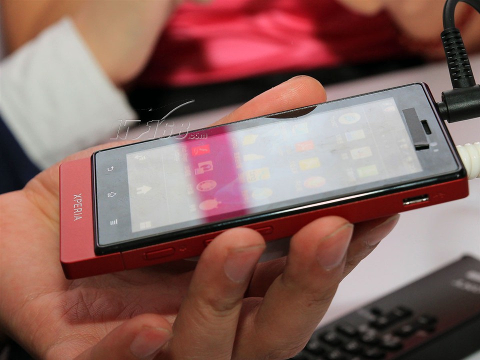  p>索尼2012年推出的一款中端智能手机,其浮空触控技术成为该机一大