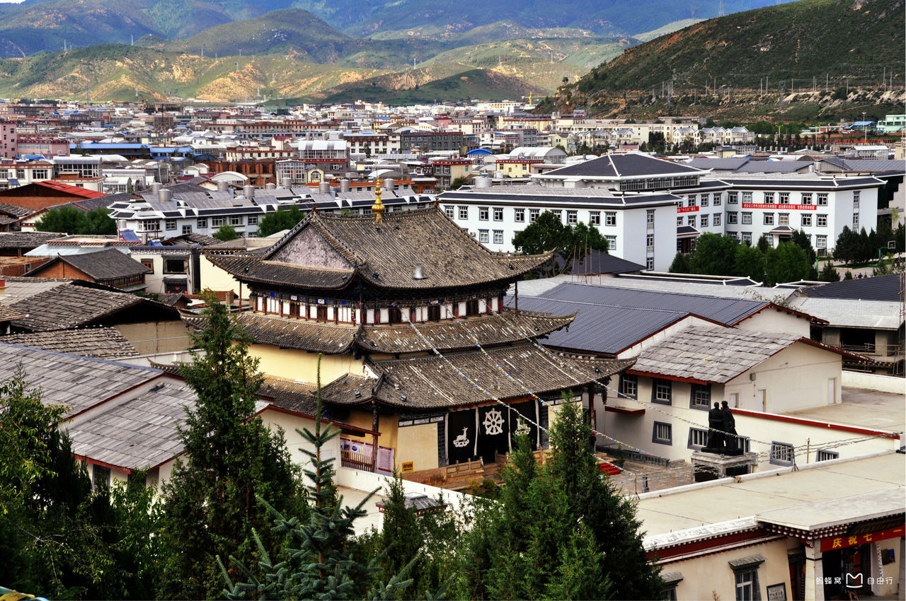  p>独克宗古城是中国保存得最好,最大的藏民居群,位于独克宗古城北门