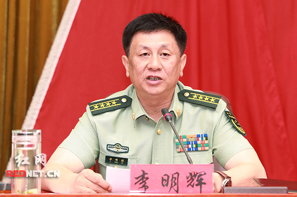 男,中共党员,云南澄江人,1979年11月入伍,中国人民武装警察少将警衔