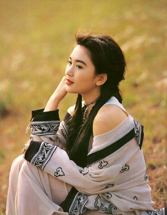  p>温碧霞,原名温啤霞,1966年7月30日出生于香港调景岭,中国香港女