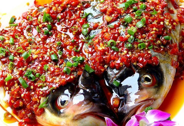  p data-id="gnxaups34u">香辣大鱼头是一道美食,食品原料胖头鱼(花鲢