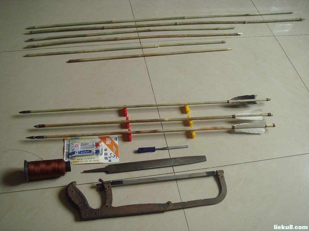  p>箭竹(fargesia spathacea franch)是禾本科,箭竹属竹类植物.