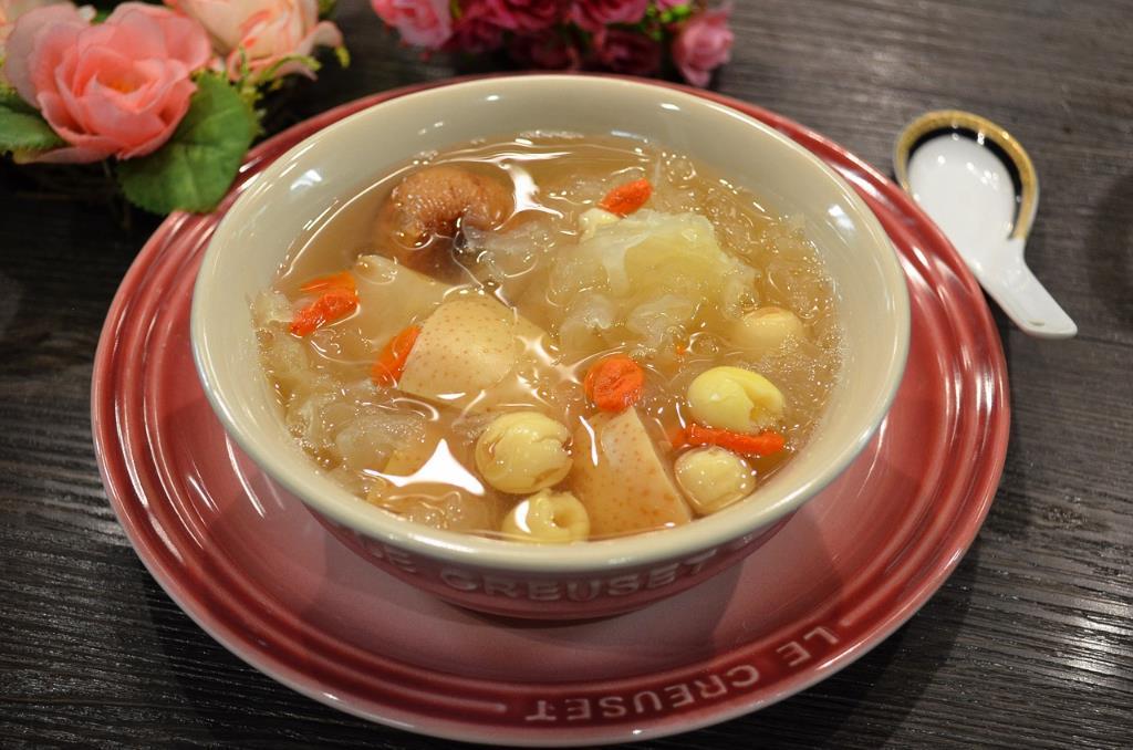 冰糖炖雪梨银耳