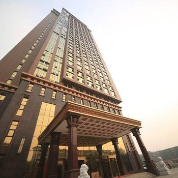 (启雅尚)"品牌在成都打造的藏文化国际艺术酒店,酒店坐落于成都历史