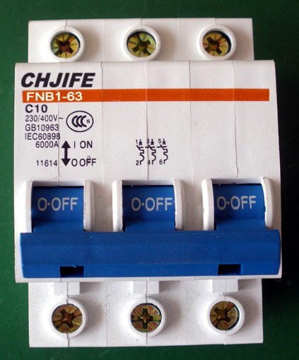  p>空气开关,又名空气断路器,是断路器的一种.