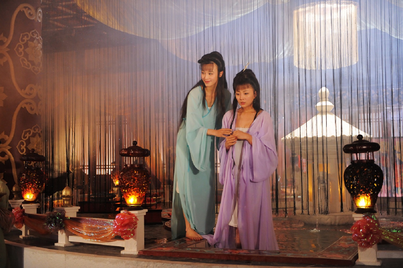 于浙江省金华市浦江县,毕业于浙江省艺术学院越剧表演班,中国女演员