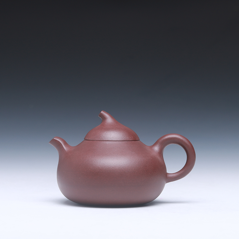  p>孙永才,1984年生于陶都宜兴,中国工艺美术学会会员,中国紫砂协会