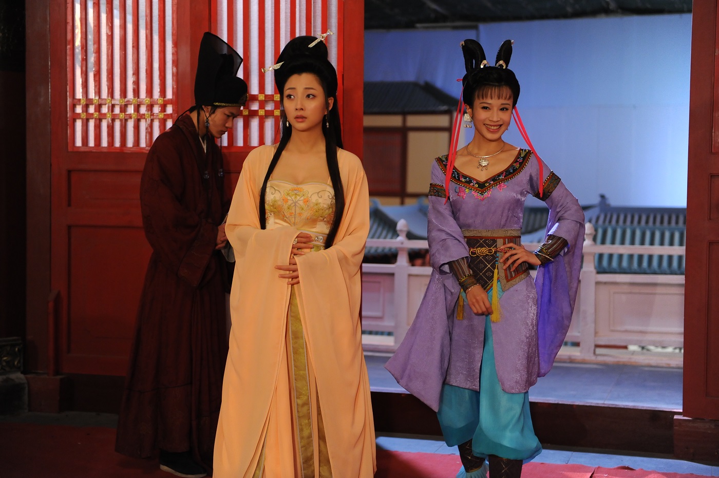 于浙江省金华市浦江县,毕业于浙江省艺术学院越剧表演班,中国女演员