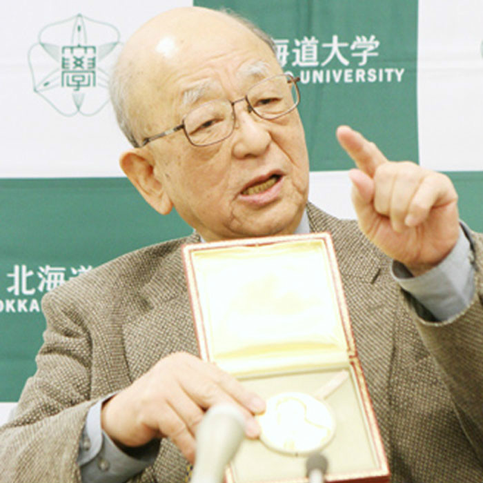 suzuki),博士学位,毕业于 a target="_blank" href="/item/北海道大学