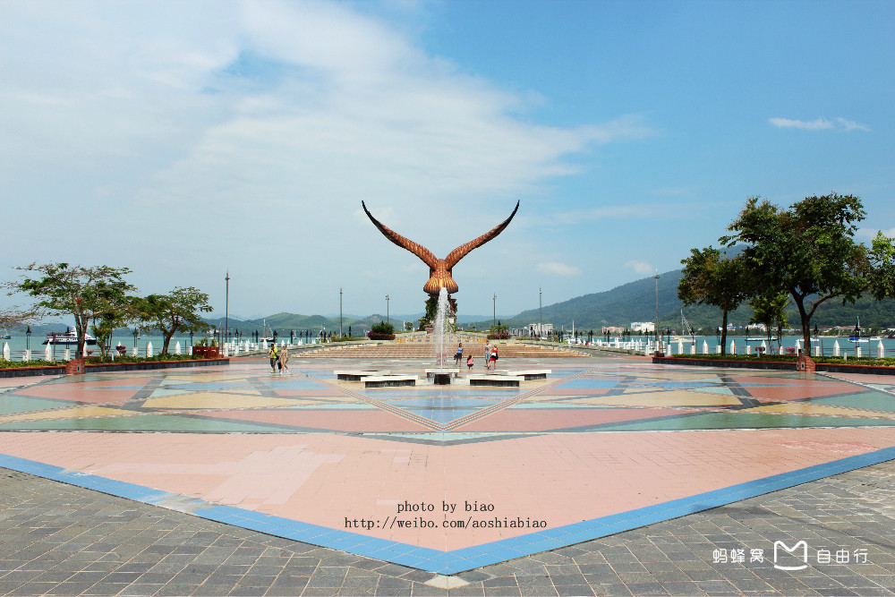 的广场--巨鹰广场,广场上矗立着被称为兰卡威新地标的鹰塔(dataran