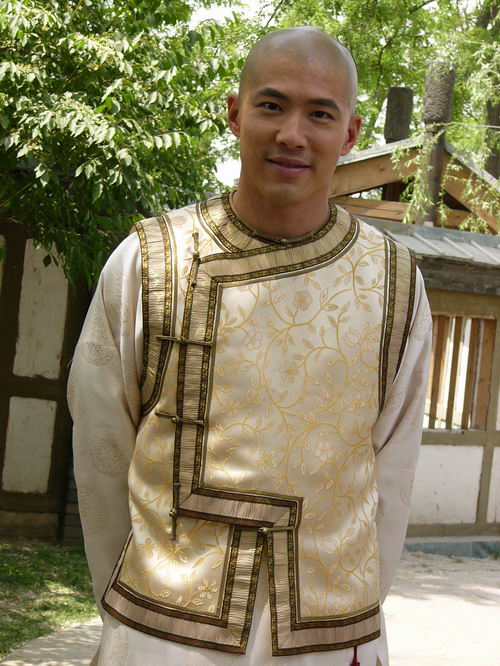 《天地有情》中的第一男主角,扮演者黄少祺