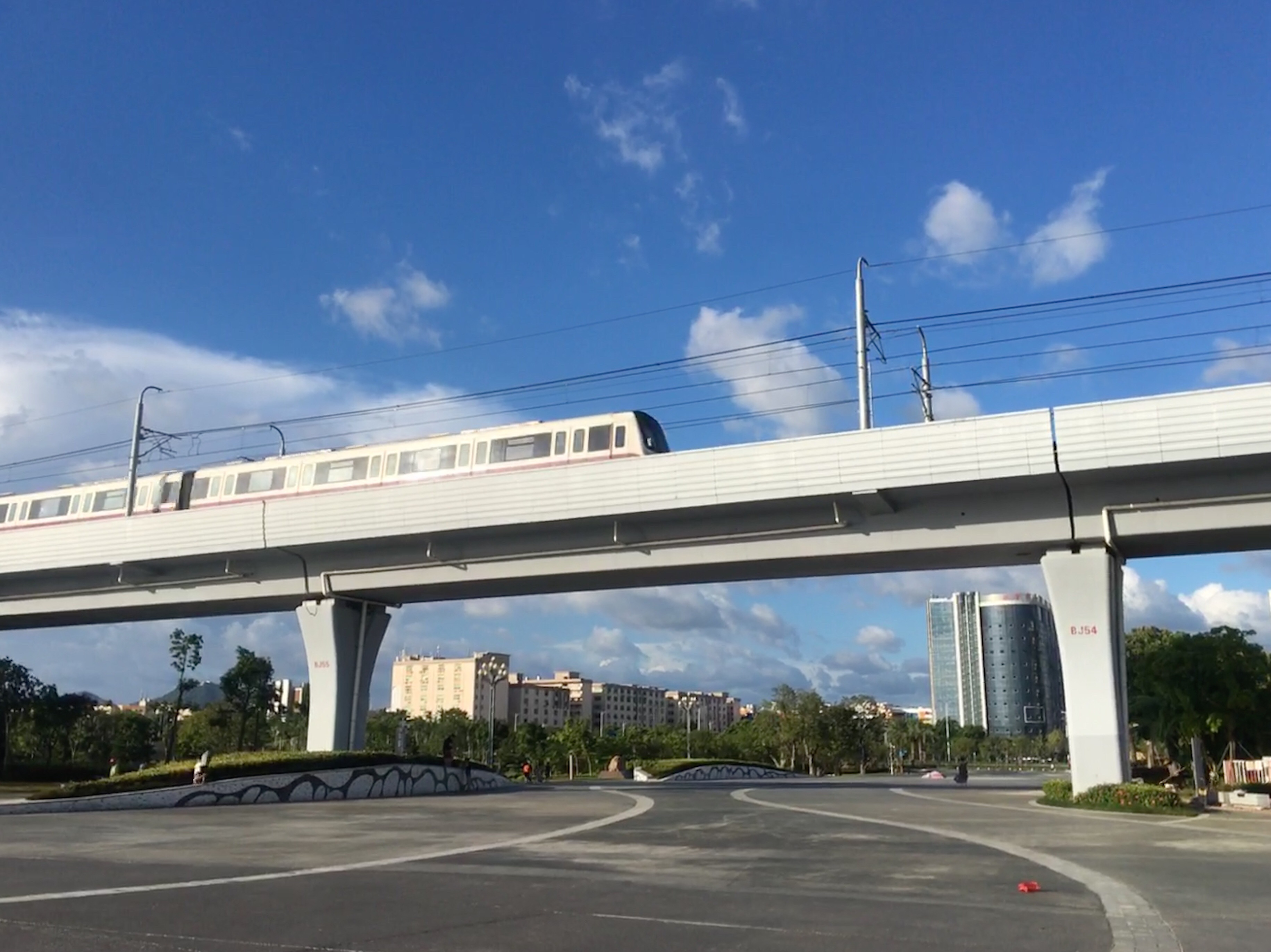  p> b>深圳地铁11号线 /b>(shenzhen metro line 11)是中国 a target=