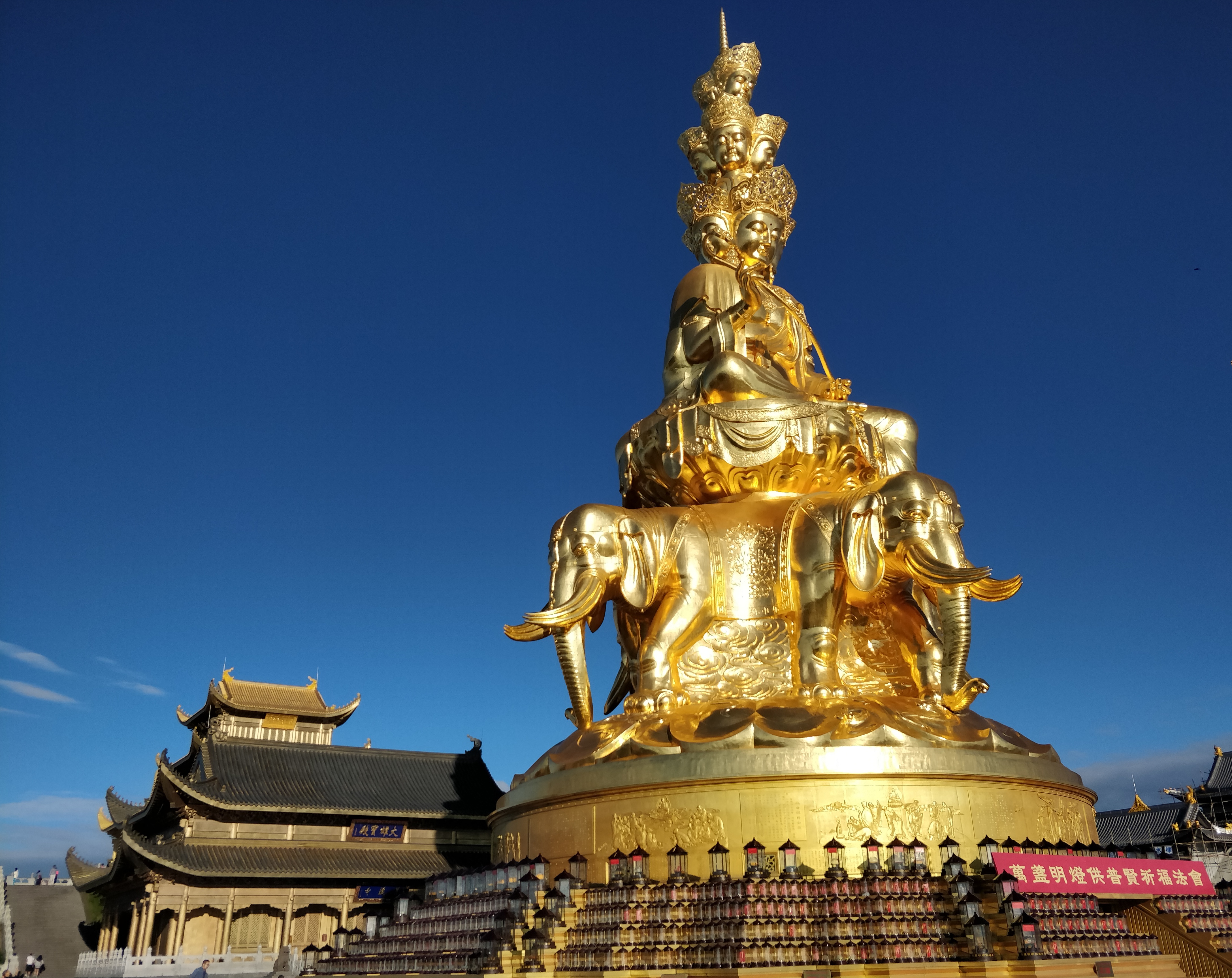 金顶四面十方普贤金像