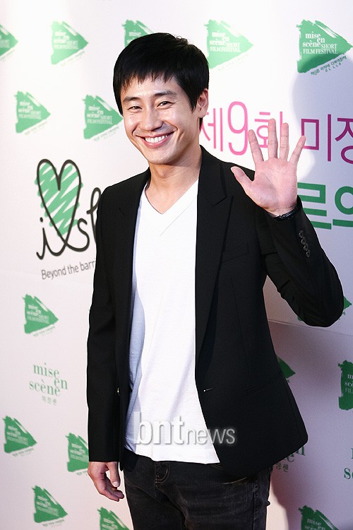  p>申河均(         ,shin ha kyun),1974年5月30日出生于韩国首尔