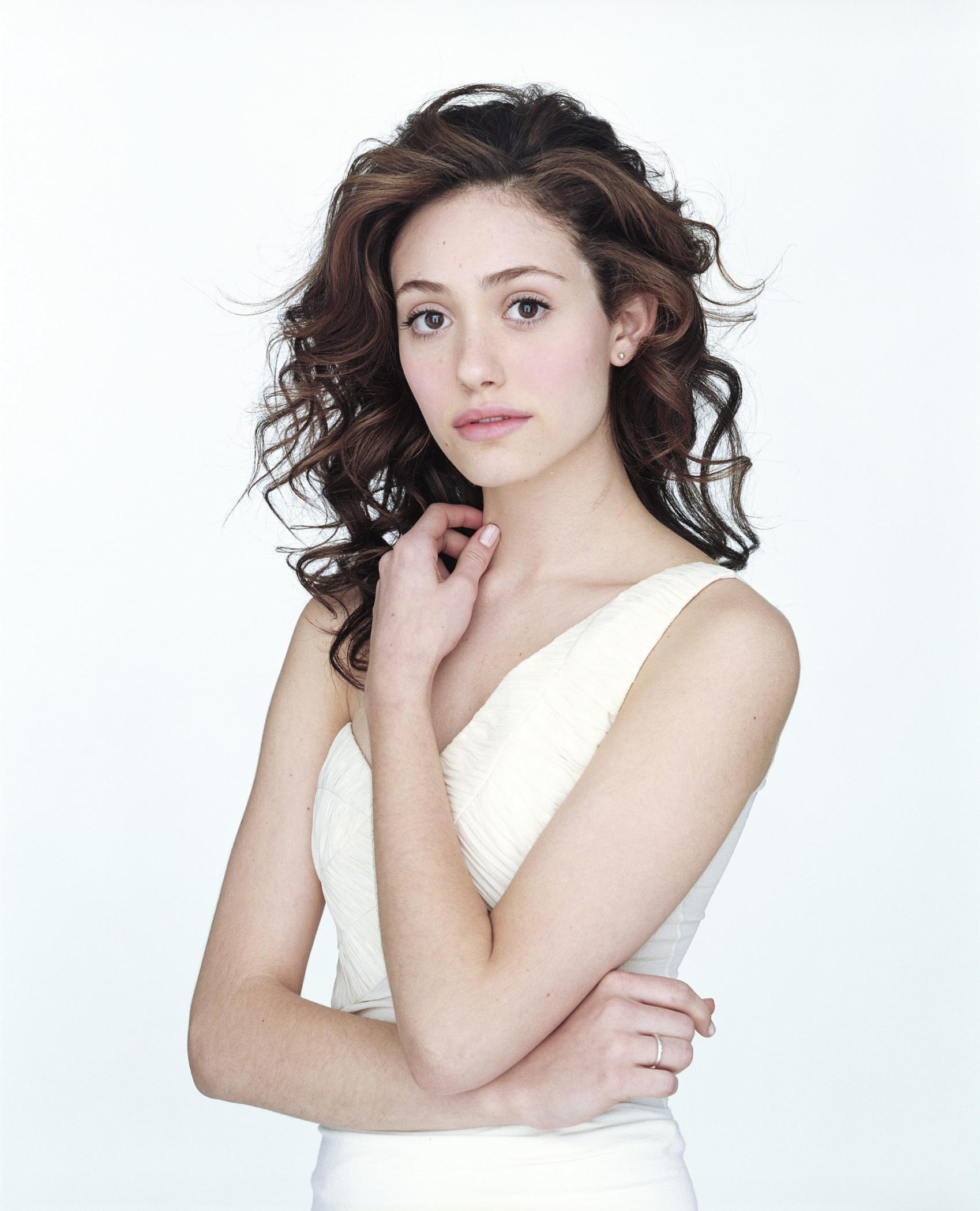  p>艾米·罗森 i>(emmy rossum) /i>,1986年9月12日出生于美国纽约市
