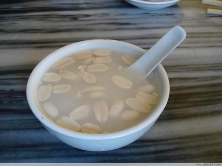  p>花生汤是福建省闽南地区的一道特色传统名点,属于 a href="#" data