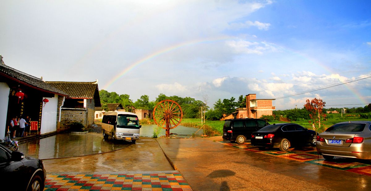  p>竹山村位于永州市祁阳县白水镇东部的白黄公路旁,距离县城36公里