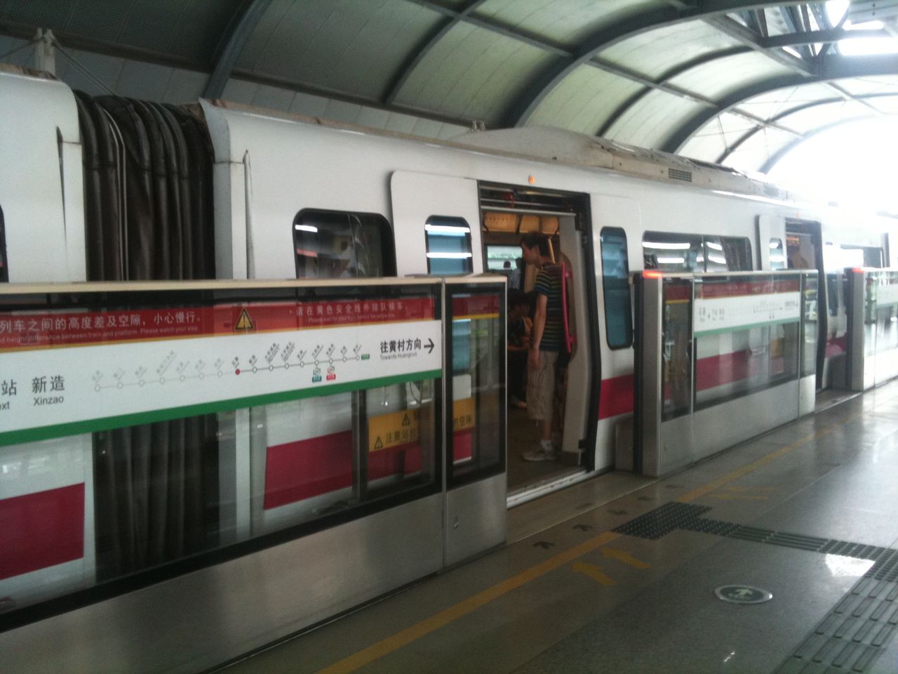  p>石碁站是 a target="_blank" href="/item/广州地铁4号线/6162210"